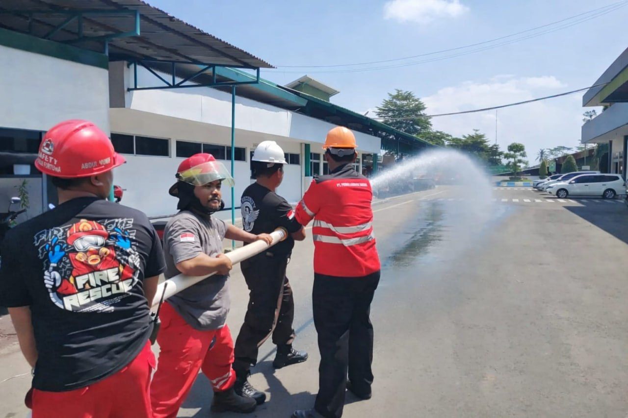 Pelatihan dan pengujian alat pemadam kebakaran
